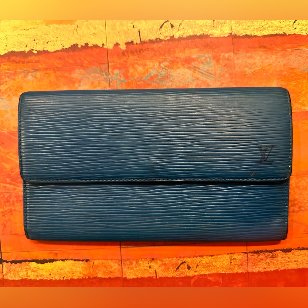 AUTHENTIC VINTAGE LV EPI WALLET-Sarah